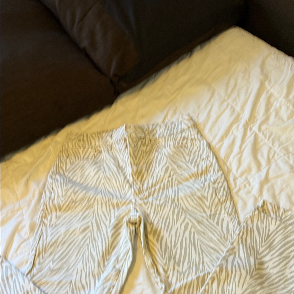 Express Gray and White Patterned Pants - image 4